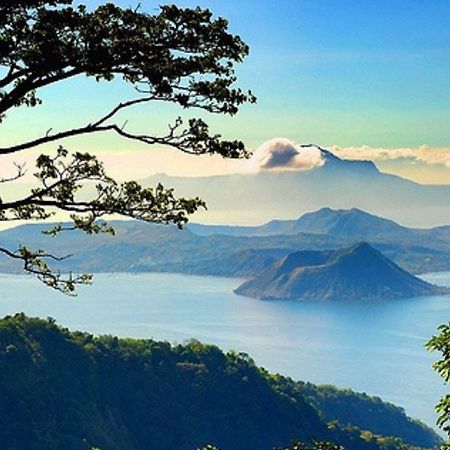 Blowing In The Wind - Lake View Apartments Tagaytay City Esterno foto